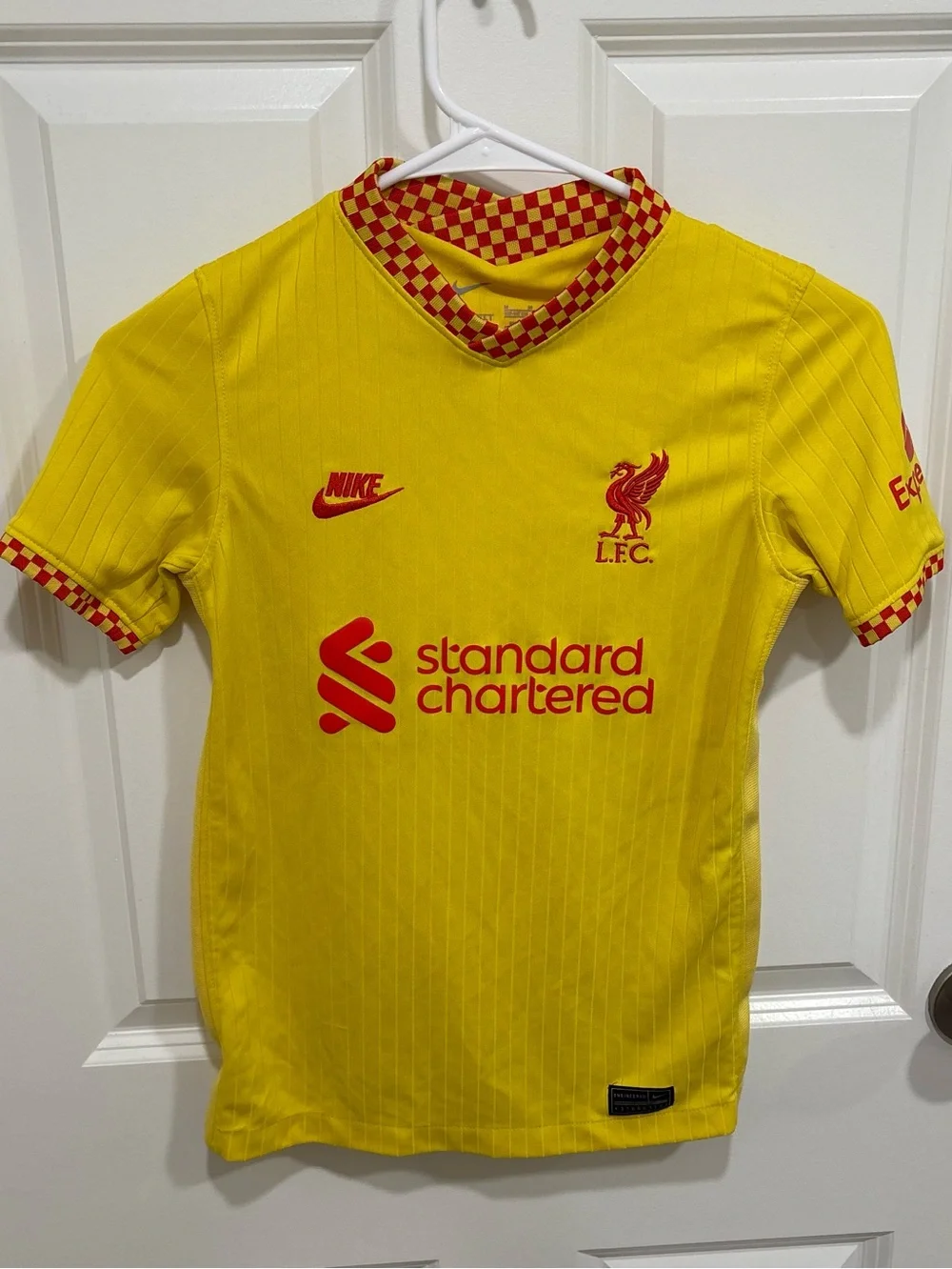 2021/22 Nike Boys Liverpool FC Yellow Third Soccer Jersey Medium M